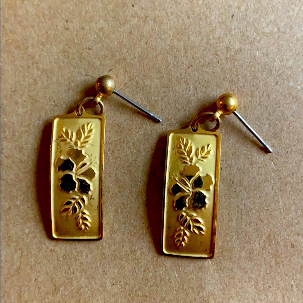 Lei Earrings
